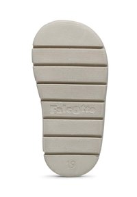 Suela de zapato de goma de color beige claro con ranuras horizontales y una punta redondeada, con "Falcotto" grabado en el centro y el número "19".