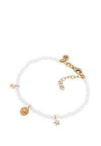 Goldfarbener Charm-Armband mit durchsichtigen Perlen, einem Halbmond, einem runden Anhänger und einem Sternanhänger, mit einem Karabinerverschluss.