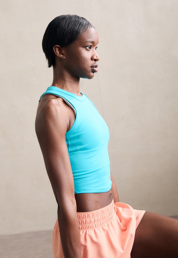 ONE FITTED CROP TANK - Top - dusty cactus