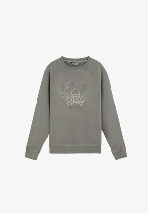Sudadera gris con un gráfico de calavera y huesos cruzados con alas y la palabra "Scalpers" encima del diseño en el centro frontal.