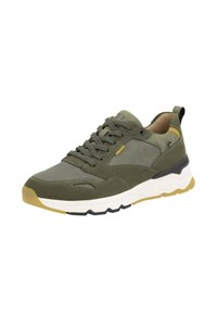 Scarpa da ginnastica verde oliva con materiali misti, tra cui rete e pelle scamosciata. Presenta un intersuola bianca, una suola nera e un sottile accento giallo.