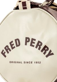 Fred Perry Weekendbag - rouge