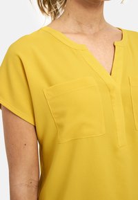 MILANO ITALY Pusero - yellow