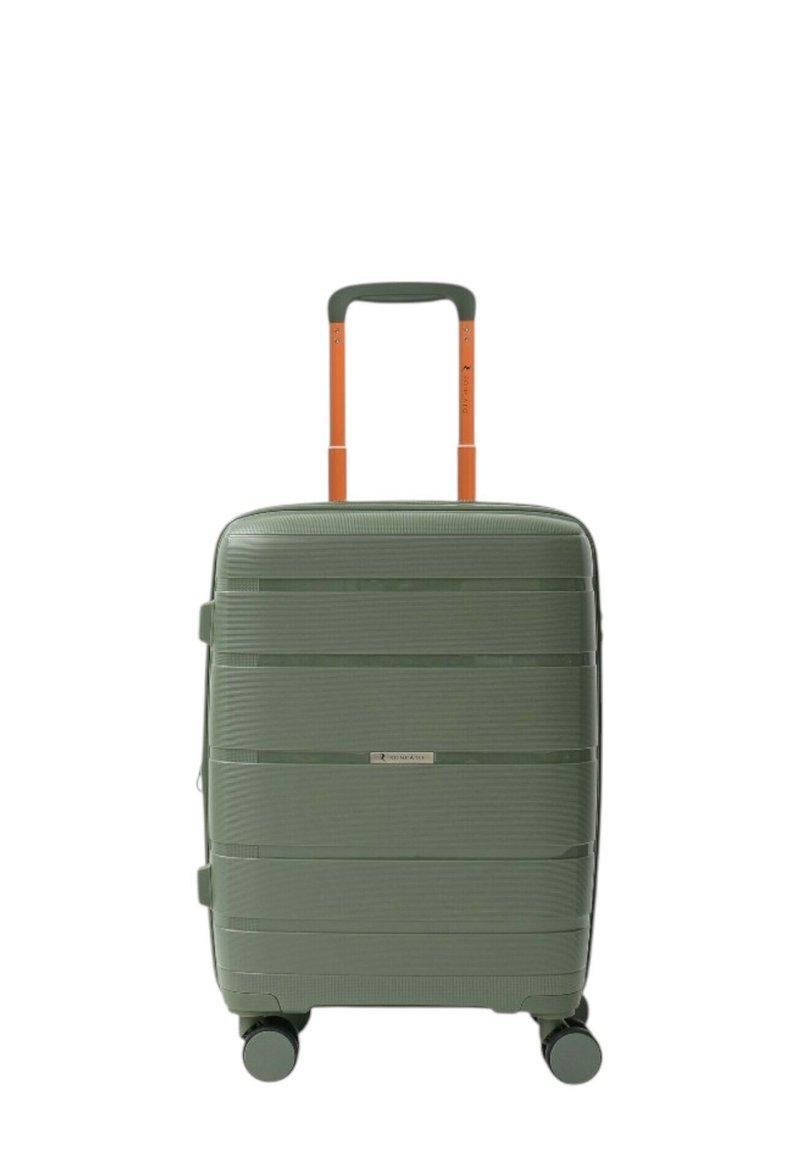 Valigia rigida verde con texture a righe verticali, maniglia arancione e quattro ruote per la mobilità. Design compatto e verticale.