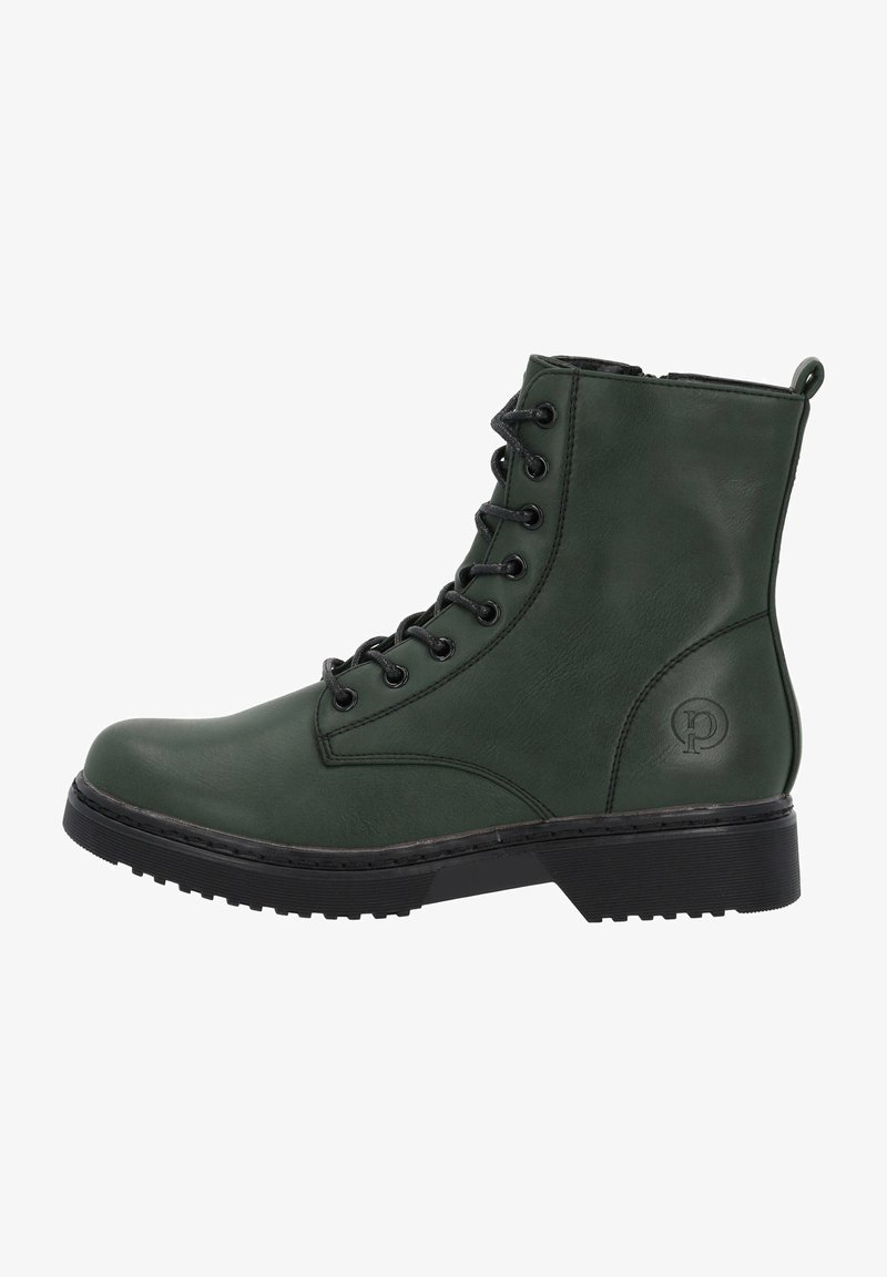 Botín de tobillo de imitación cuero verde con cordones negros, punta redondeada, tacón bajo y un logo en el costado. Empeine texturizado y suela de goma resistente.