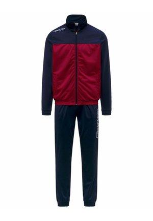 Tuta con giacca con zip blu navy e rossa e pantaloni blu navy abbinati con loghi Kappa bianchi sul petto e sulla gamba.