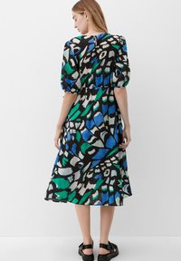 s.Oliver MIT ALLOVER MUSTER - Sukienka letnia