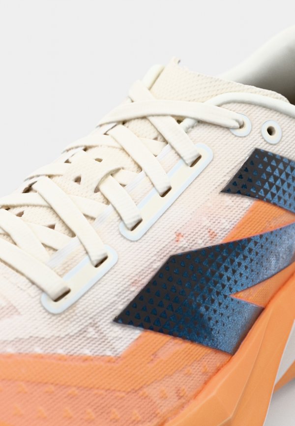 FUELCELL REBEL V4 - Road running shoes2