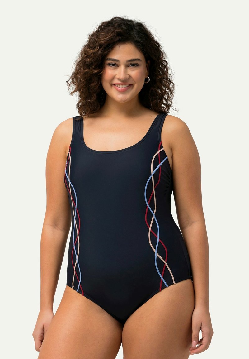 Zwarte badpakken met gekleurde, gebogen lijnen in rood, blauw en beige. Rond decolleté en brede schouderbanden.