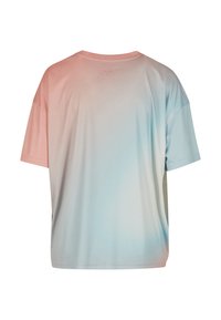 Tričko s přechodem barev od jemně růžové po světle modrou. Vyrobené z hladké látky s volným střihem a krátkými rukávy.