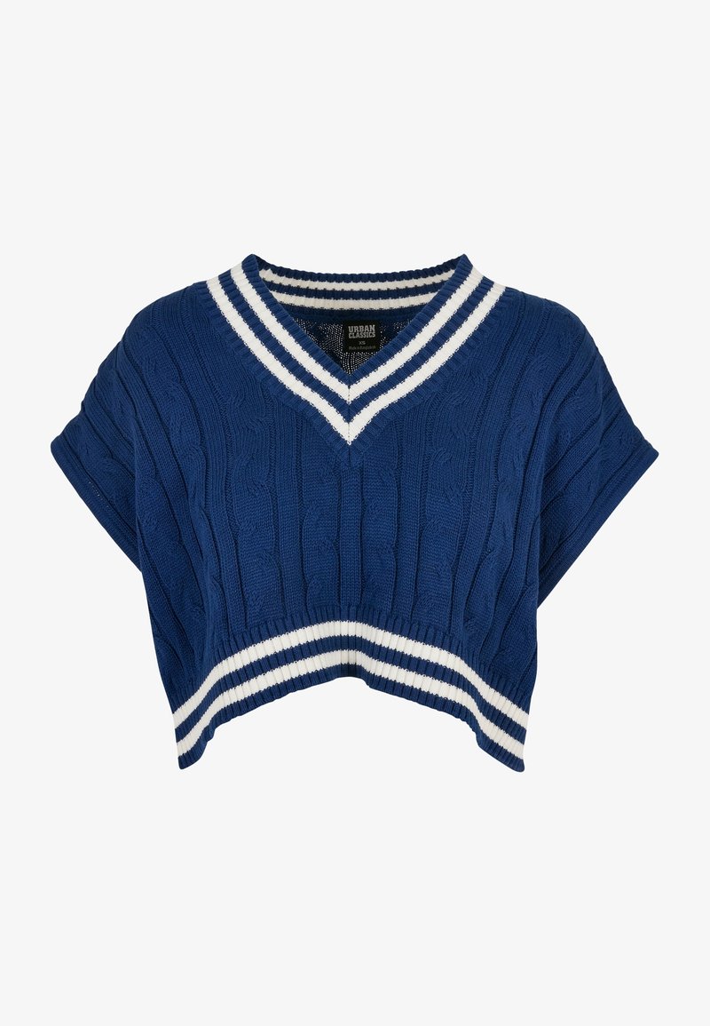 Modrý zkrácený svetr s kabelovým pletením, má V-výstřih a krátké rukávy, bílé horizontální pruhy na výstřihu a lemu.