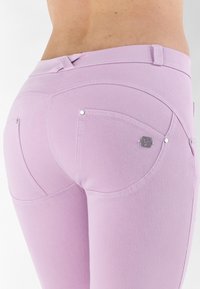Freddy PUSH UP WR.UP® 7/8 SUPER - Pantaloni - lilla