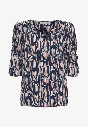 Mitmekesine pluus, millel on tumepruun taust ja abstraktsed roosa ja valge mustrid, lühikesed puffitatud varrukad ja V-kaelus.