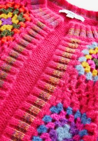 Thumbnail Image 6
