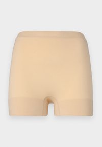 Shorts beige sin costuras, hechos de una tela suave y elástica, con una cintura de altura media y una abertura de pierna redondeada, que presentan bordes suaves y costuras mínimas.