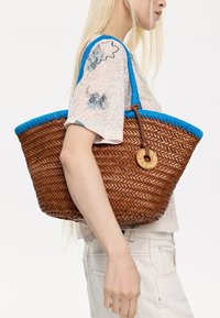 Bimba Y Lola SHOPPER TRENZADO - Rankinė - nuez