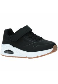 Zapatilla deportiva negra con parte superior texturizada, cierre de cordones trenzados, correa ajustable, media suela blanca y suela de goma con un patrón cosido.