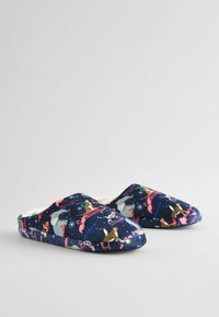 Next REGULAR FIT - Tohvelit - navy skiing animals