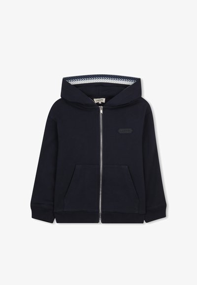 Sweat-shirt à capuche bleu marine avec fermeture éclair, poches avant, poignets côtelés et petite écusson logo sur la poitrine.