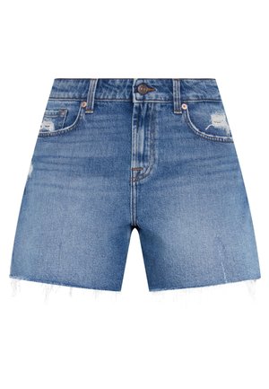 Shorts en denim bleu clair avec un ourlet effiloché, présentant un design classique à cinq poches et une fermeture à un bouton à l'avant.