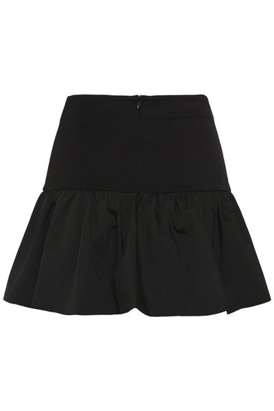 Jupe noire longueur genou avec taille cintrée et ourlet évasé à volants, fermeture zippée centrale au dos.