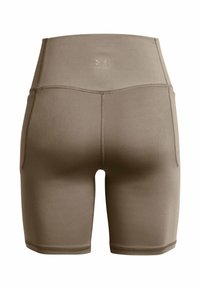 Shorts de sport taille haute, longueur genou, en taupe, avec des coutures cousues et un petit logo centré en dessous de la ceinture.