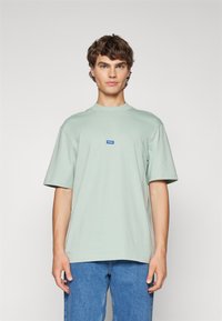 HUGO NIEROS - Navadna majica - light/pastel green