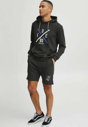 IDHALLUM  - Shorts - black