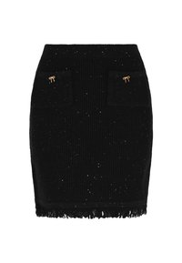 Schwarze gestrickte Rock mit strukturierten Oberflächen, ausgestattet mit zwei vorderen Taschen und goldenen Akzenten. Der Saum weist fransige Details und verstreute Glitzerpartikel auf.