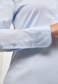 Eterna JERSEY SHIRT - FITTED - Button-down blouse - hellblau