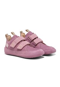 Rosa Schuhe mit Klettverschluss, glattes Leder und Wildledermaterialien, runde Zehenpartie, kleine Logoakzente und leicht strukturiertes Innenfutter.
