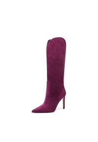 Stivale alto in suede viola con punta affusolata e tacco a spillo. Presenta una texture liscia e una cucitura decorativa lungo la parte superiore.