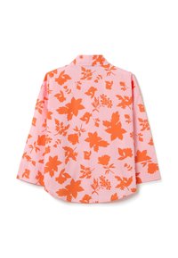 Langärmliges Hemd aus pinkem Baumwollstoff mit einem sich wiederholenden orangen Blumenmuster. Verfügt über einen kragenlosen Ausschnitt und einen abgerundeten Saum.