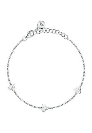 Bracciale con catena d'argento con tre piccoli gruppi triangolari di pietre preziose trasparenti e una chiusura rotonda con un simbolo inciso.