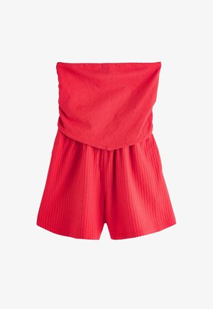 Rød stropløs romper med tekstureret talje og shorts, med et subtilt cirkelmønster på overdelen og lodrette striber på shortsene.