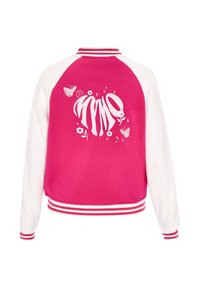 Fleece bomberjack met een roze lijfje en witte mouwen, voorzien van een decoratieve afbeelding met vlinders en bloemmotieven op de achterkant.