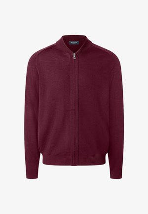 Bordeaux cardigan met een rits aan de voorkant, ronde kraag en geribde manchetten en onderrand; gemaakt van een gladde gebreide stof.