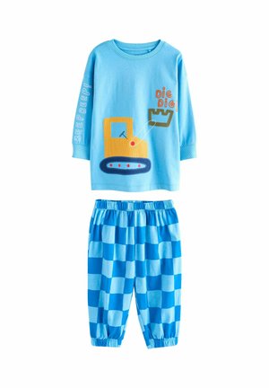 Blaues Baumwoll-Pyjama-Set mit einem langärmligen Oberteil, das eine gelbe Bagger-Grafik und den Schriftzug "BEEP BEEP!" zeigt, kombiniert mit Hosen im Schachbrettmuster.
