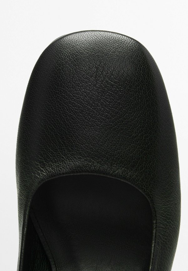 WITH BUCKLED STRAP  - Classic heels2