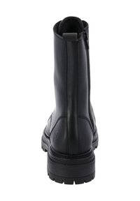 Stivale alla caviglia in pelle nera con texture liscia, zip posteriore, suola in gomma e punta rotonda. Presenta un logo goffrato discreto sul lato.