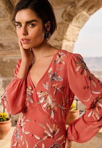 Love & Roses LONG SLEEVE-REGULAR FIT - Freizeitkleid - orange rust