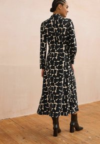 Next REGULAR FIT - LONG SLEEVES - Skjortklänning - black white geo print
