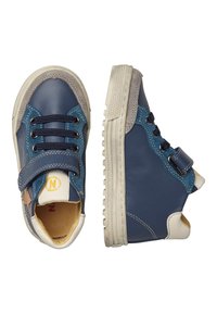 Sneakers alti in pelle blu con dettagli grigi, punta rotonda, chiusura con lacci e strap in Velcro, suola in gomma testurizzata e dettagli cuciti.