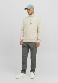 Jack & Jones JPSTACE JJTUCKER AMA  szary