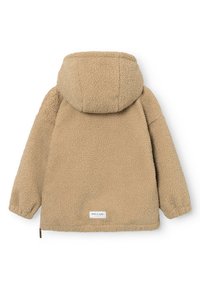 Beige fleecejakke med hætte, struktureret overflade, lange ærmer og elastiske manchetter. Har et labeldetalje i bunden.