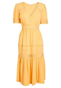 Vestido midi amarillo con escote en V, mangas cortas abullonadas, detalles de encaje de ganchillo en los hombros, la cintura, las mangas y el dobladillo, y paneles de falda fruncidos.