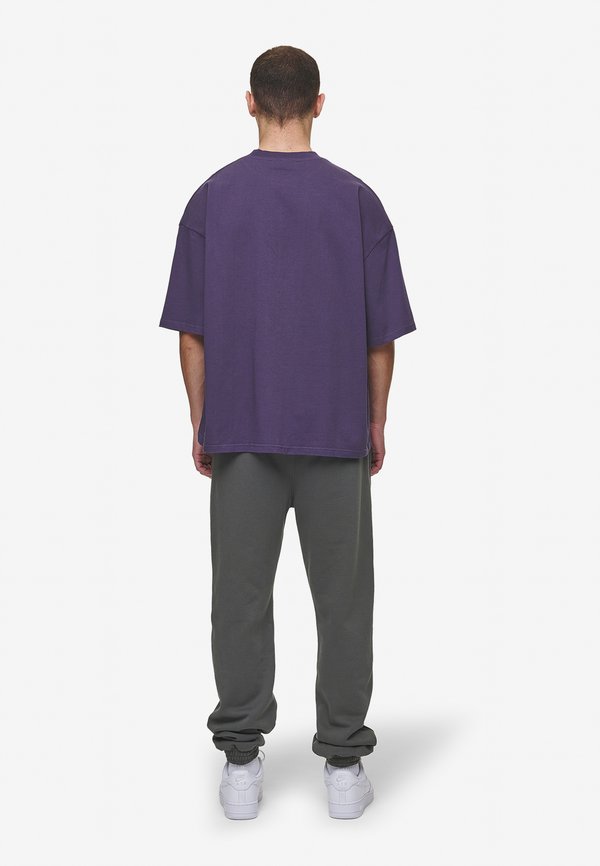 LOGO BOXY - Basic T-shirt - washed deep purple2