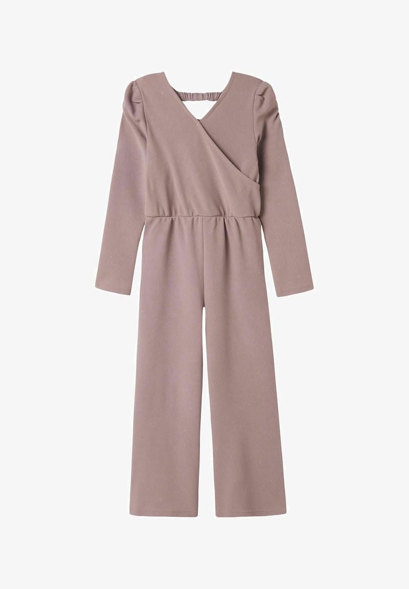Hosszú ujjú, világos mályva színű overall, megkötős fazonnal, körpantes kivágással és hátsó szabással. Puha, texturált anyagból készült, enyhe csillogással.