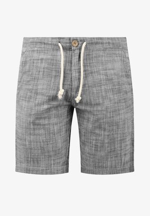 Szare spodenki z fakturowanej tkaniny, z przodu zapinane na guzik i z białym troczkiem w pasie.