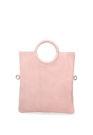 Zachte roze suède tote bag met ronde handvatopeningen en metalen ringen aan elke kant voor riemen of bevestigingen.